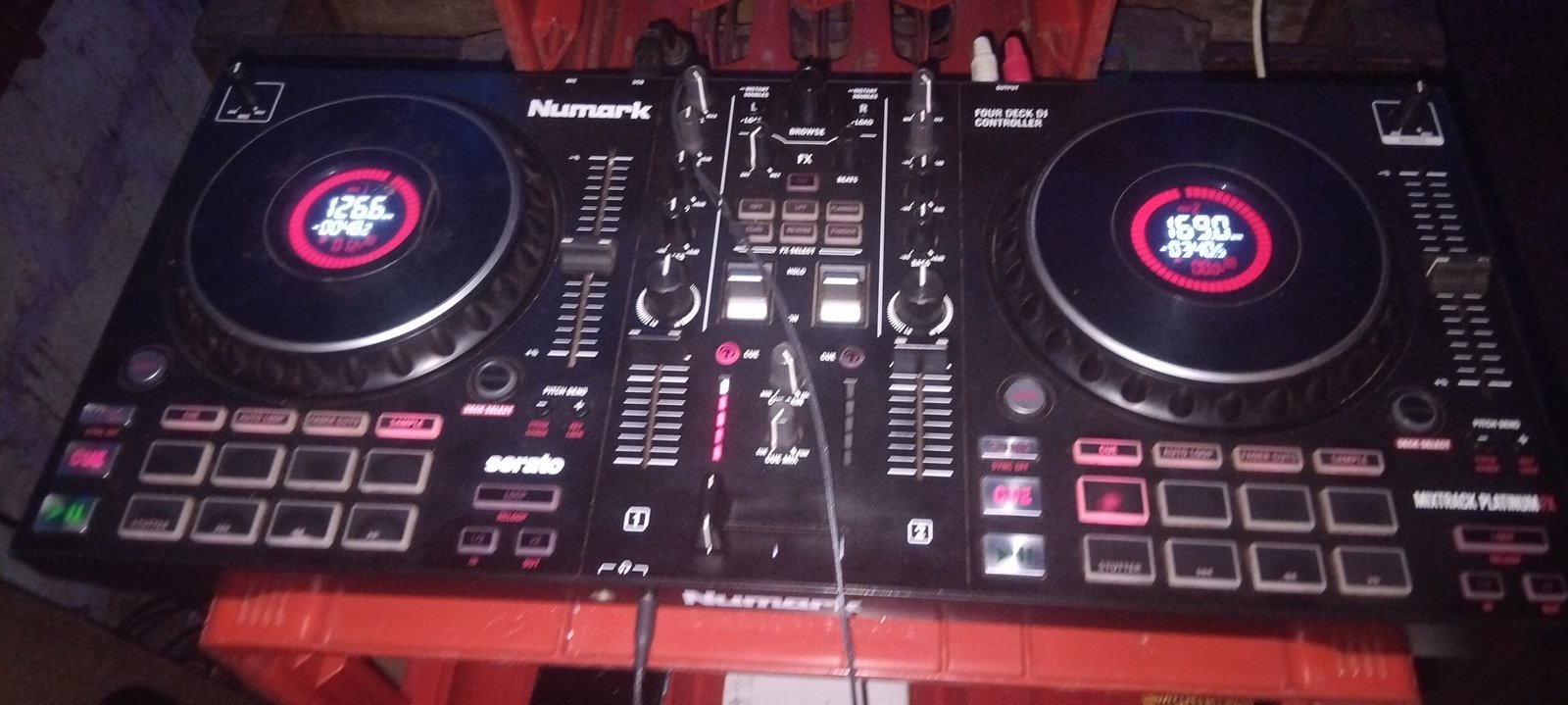 Location Sonos, Chaises, et tentes pour tous vos événements.